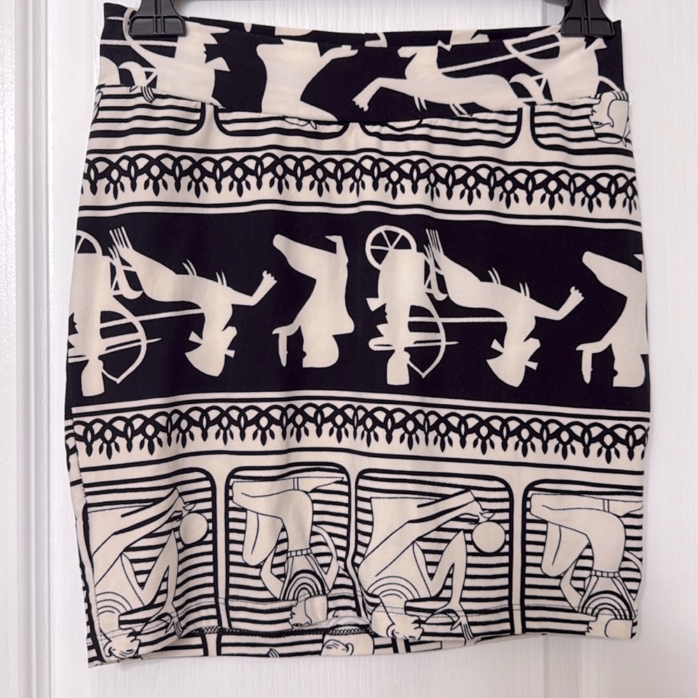 Always black and white mini skirt size S/M